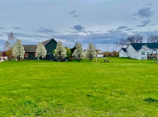 1380 Sandcastle Dr, Sycamore, IL 60178