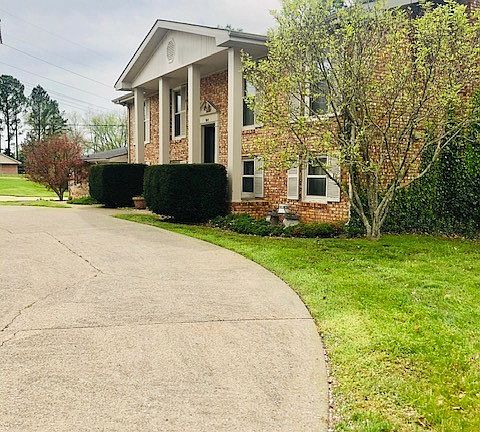 2nd image of 900 Hazelwood Dr