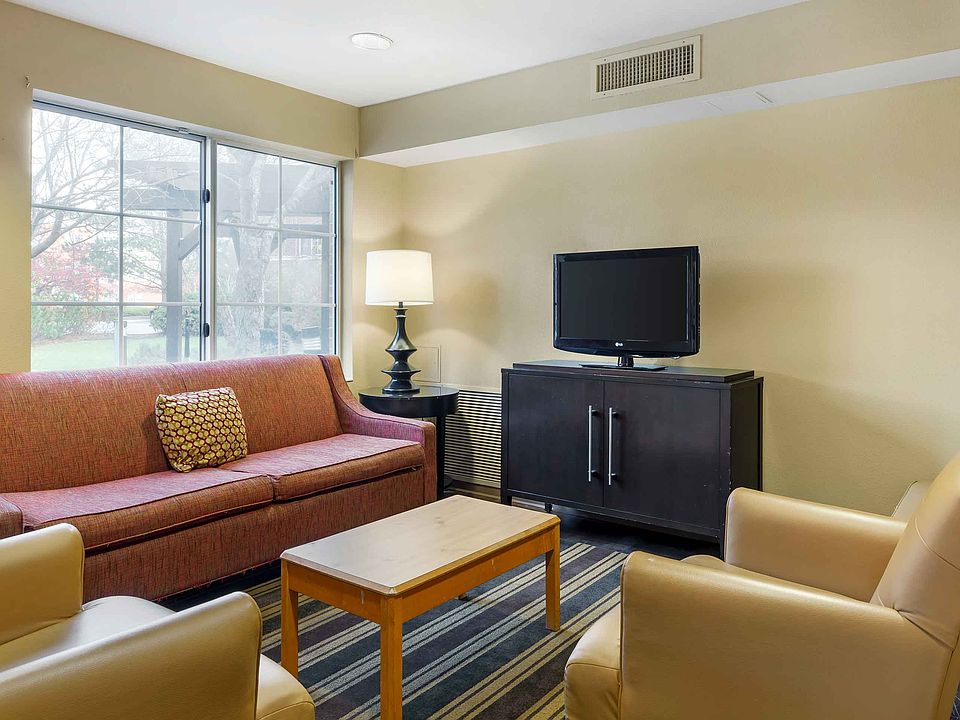 Lobby and Guest Check-in