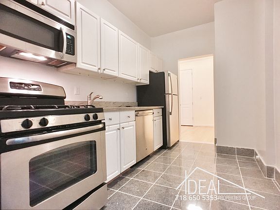 2nd image of 915 Washington Ave APT 2D