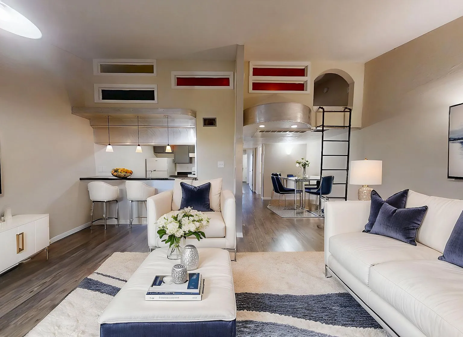 The Metropolis Apartments — Photo 4