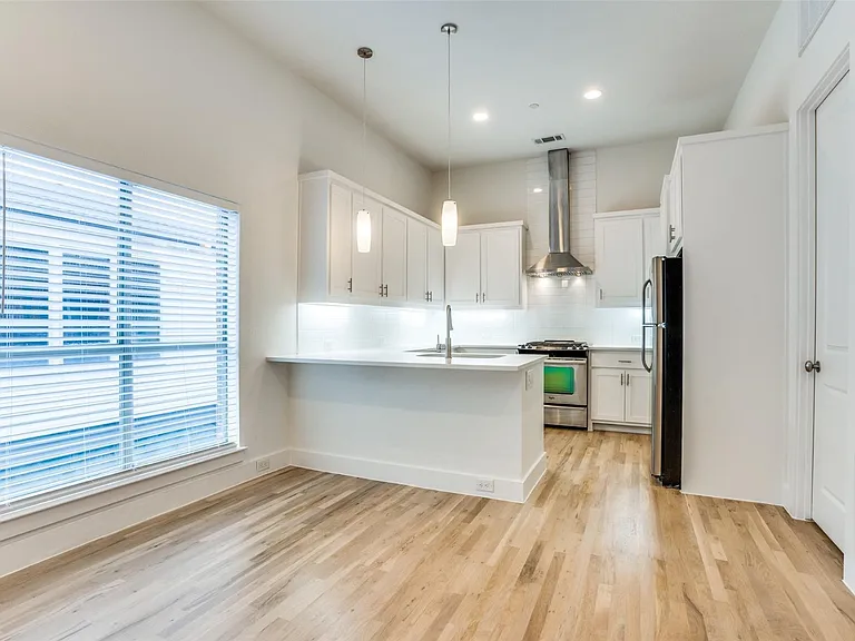 5017 Manett St #103 — Photo 2