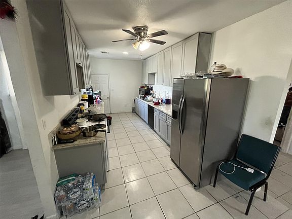 5th image of 925 Lear St