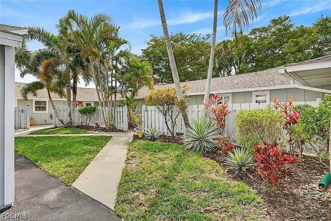 4257 Island Cir — Photo 2