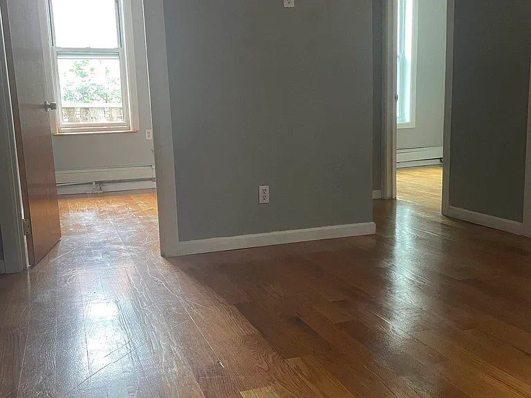 233 Maujer St #1B — Photo 1