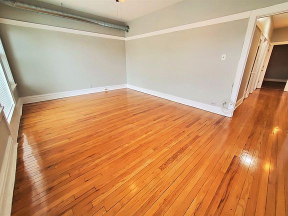 3rd image of 4239 N Lincoln Ave APT 2