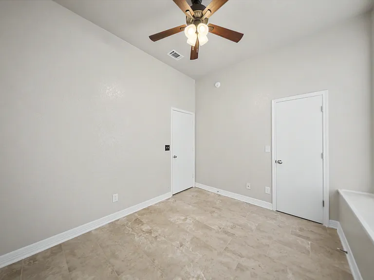 2502 Eastwood Dr — Photo 18