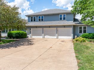 16902 206th St, Davenport, IA 52806