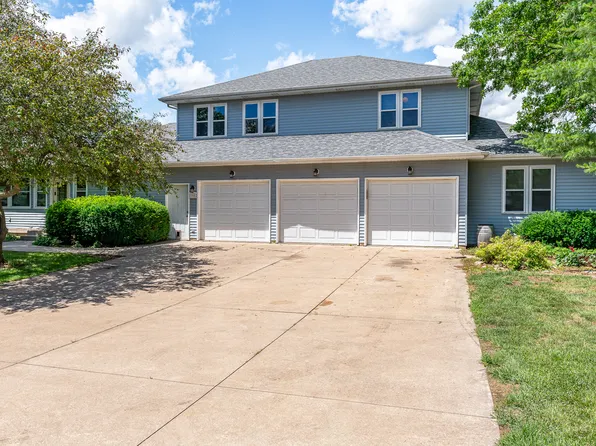 16902 206th St, Davenport, IA 52806