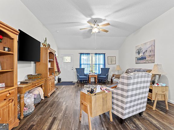 5th image of 76 Tree Top Ln