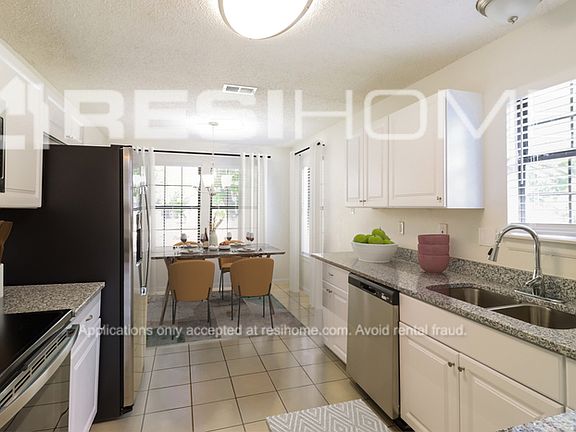 4th image of 3509 Riverview Dr