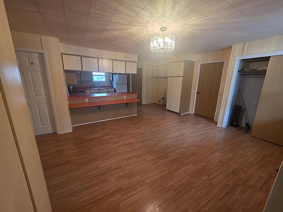 4th image of 10901 Center Ave