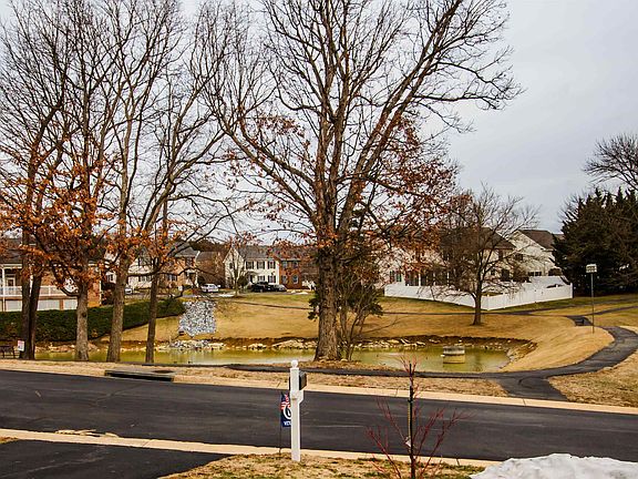 3rd image of 386 Hickory Grove Cir