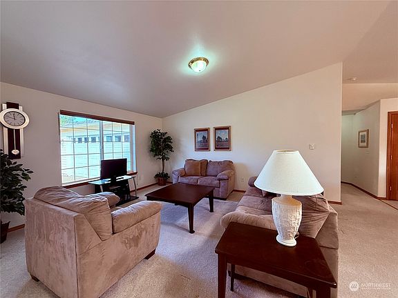 4th image of 349 N Wynoochee Drive SW