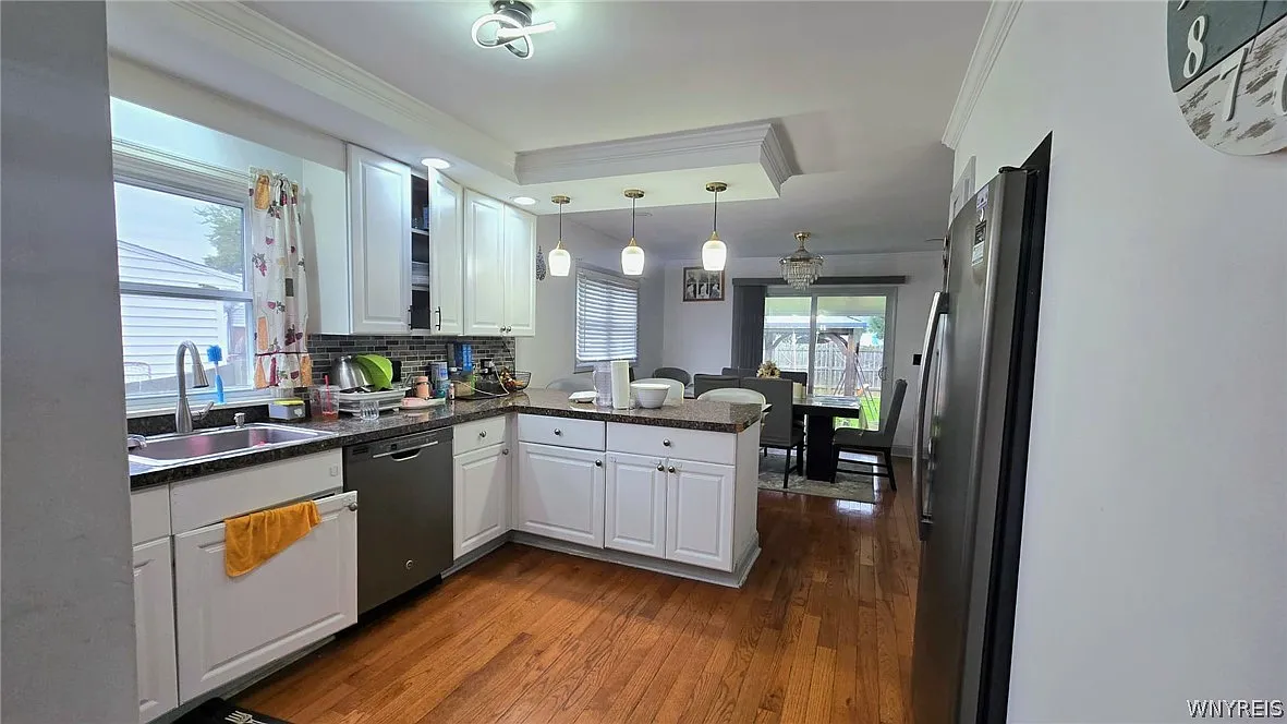 3 bed, 2.0 bath, 1668 sqft, $2,000 — Photo 4