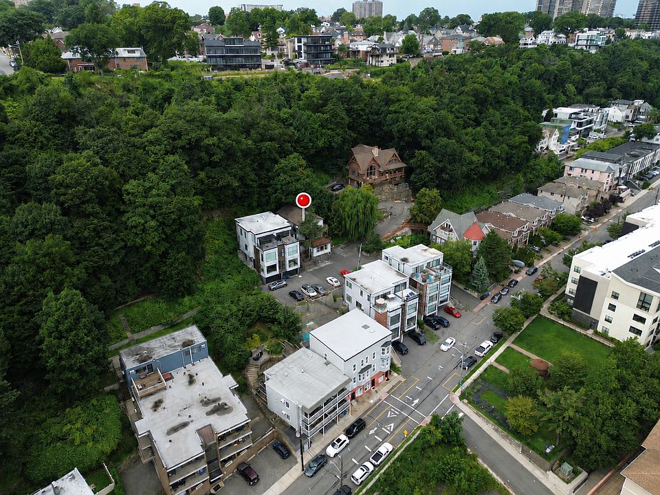 1st image of 156 Undercliff Ave