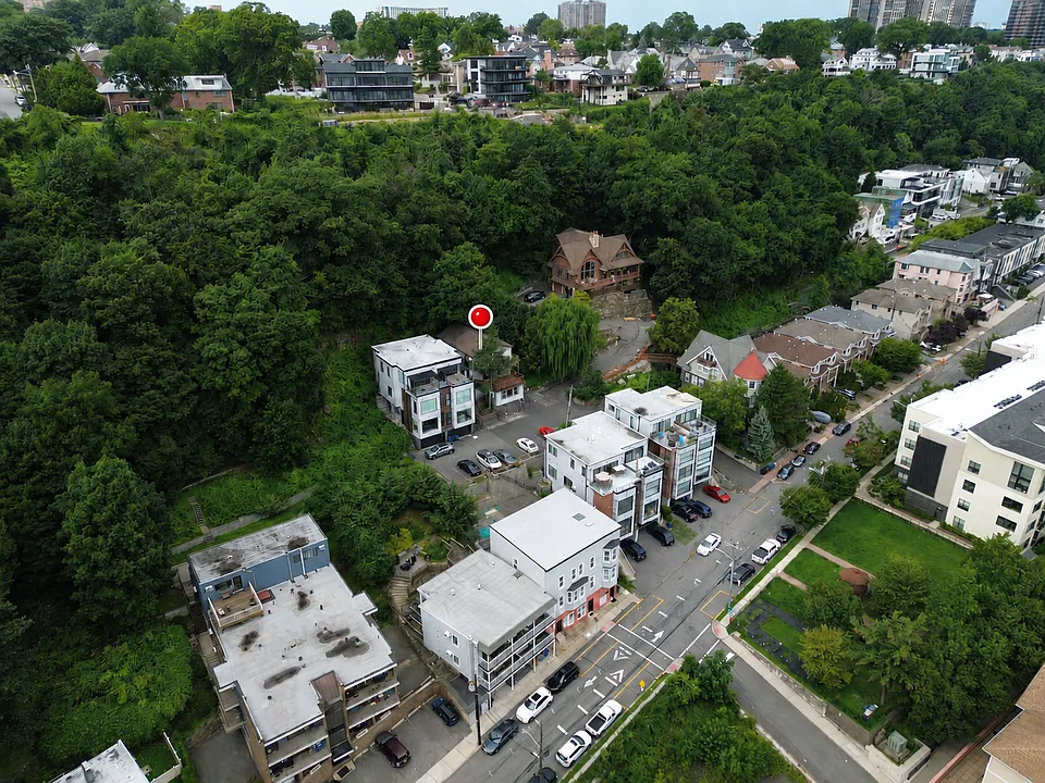 156 Undercliff Ave