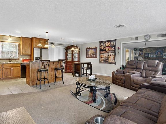 3rd image of 617 Greenway Dr