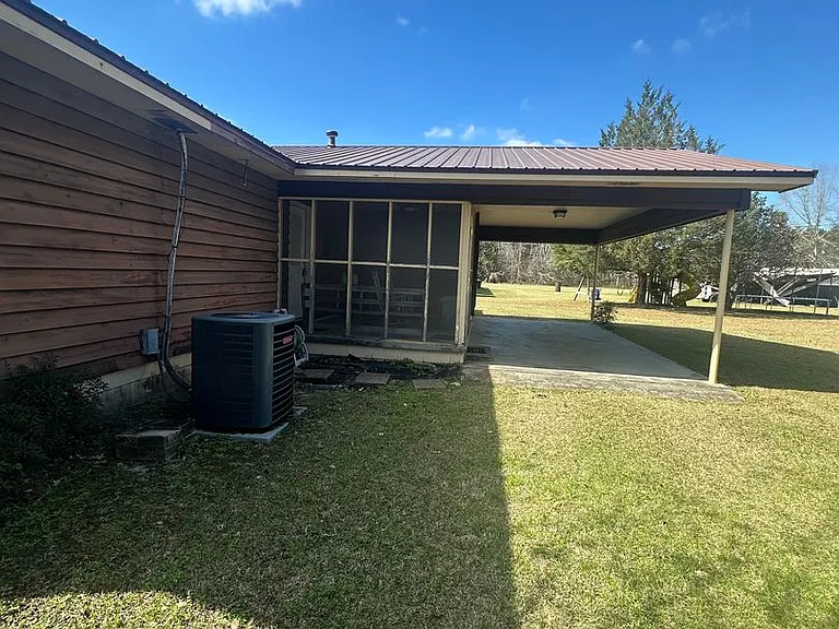 306 Crosby Rd — Photo 2
