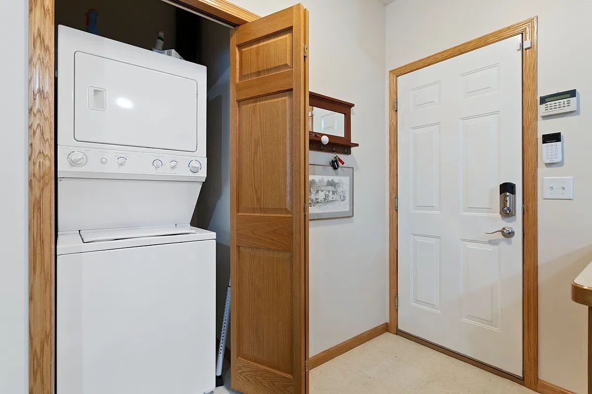 2 bed, 900 sqft, $1,400 — Photo 4