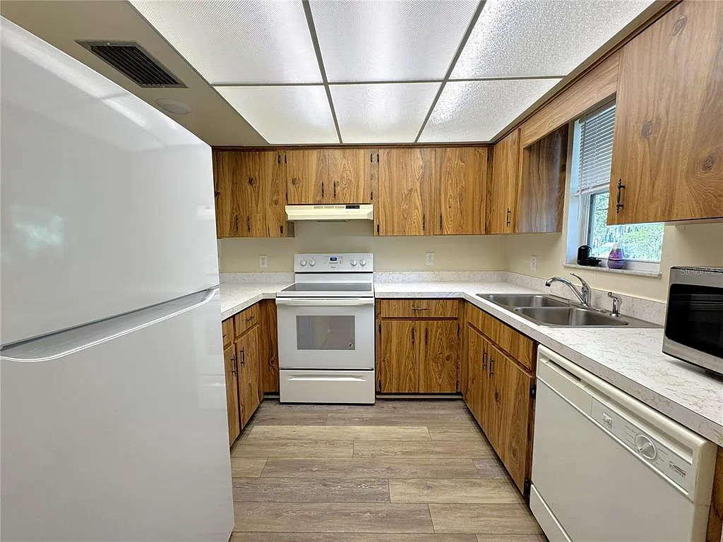 2 bed, 2.0 bath, 970 sqft, $1,300 — Photo 3