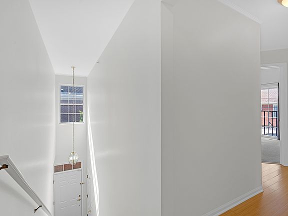4th image of 947 Kensington Dr #7-E3