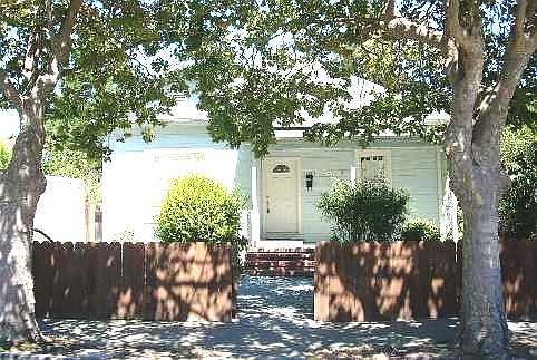 2nd image of 1023 Clinton St