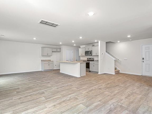 5th image of 2136 Monk Dr
