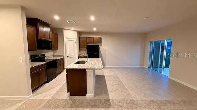 4 bed, 2.0 bath, 1722 sqft, $2,200 — Photo 2
