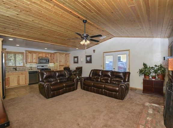 3rd image of 204 E Mountain View Blvd