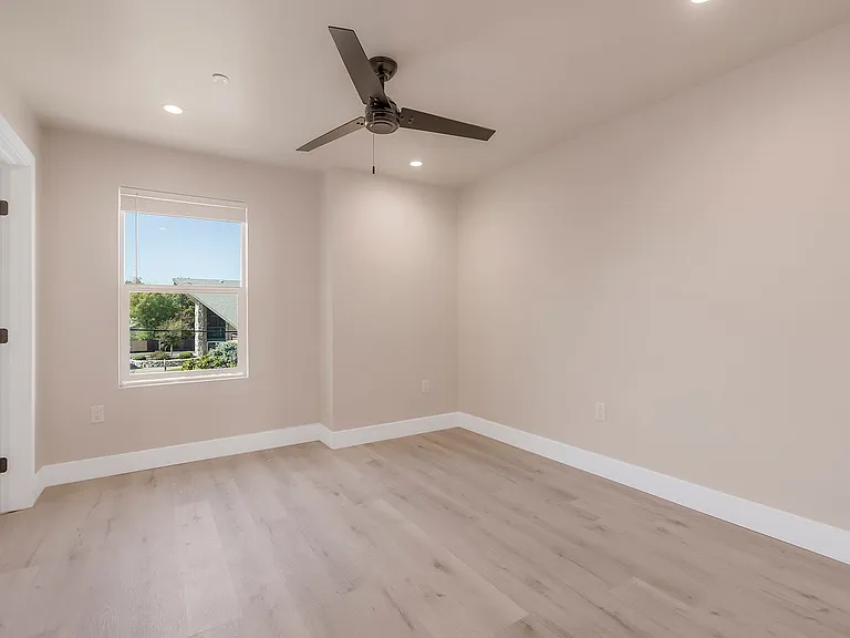 2501 Floral Ave — Photo 9