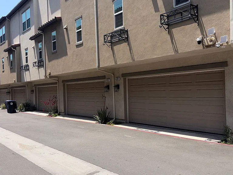 4385 Maple Ln — Photo 3
