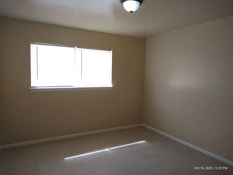 359 Waxwood Ln — Photo 17