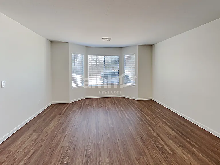17211 W Watkins St — Photo 7