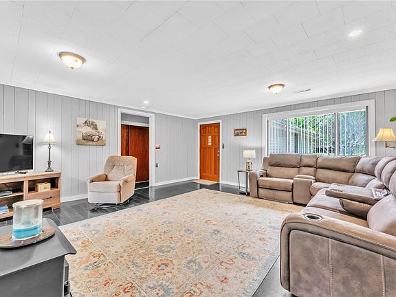 3rd image of 466 Whetstone Rd