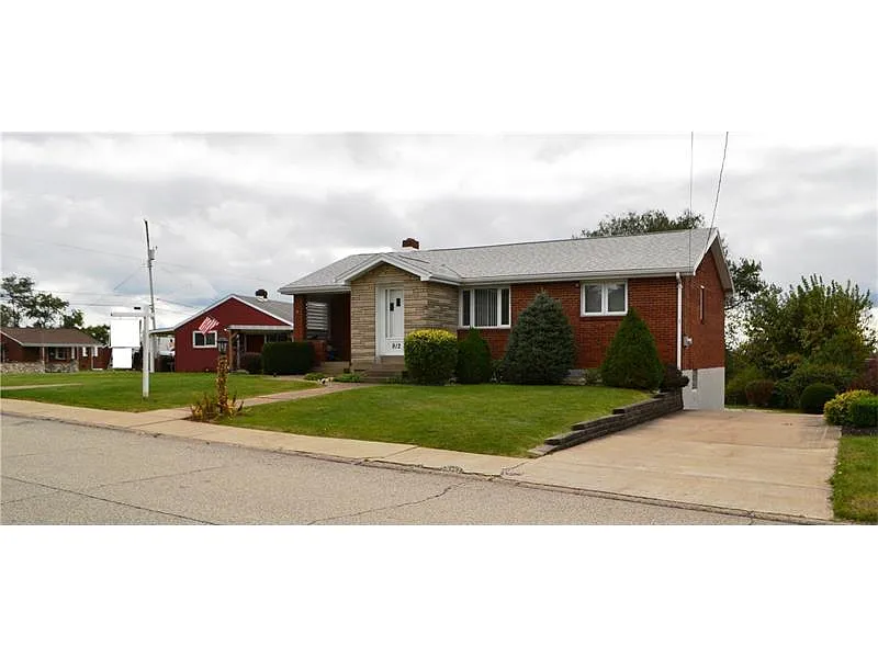 912 Alberta Dr photo 1