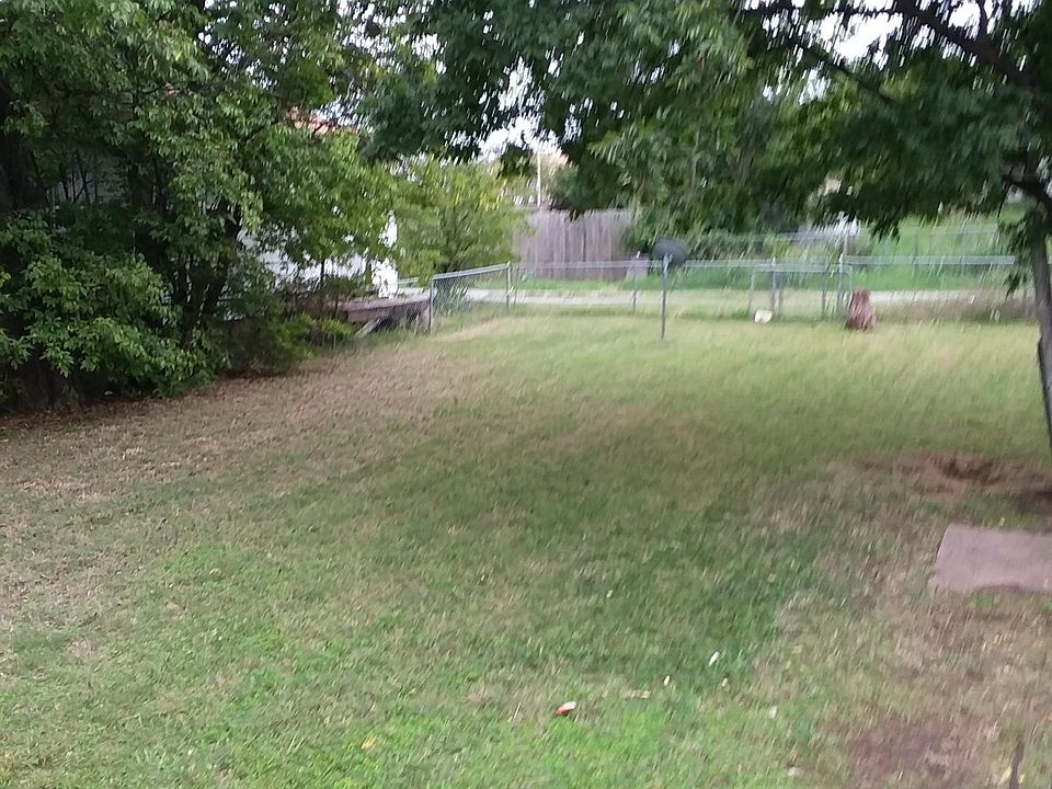 2nd image of 1504 NW Lake Ave