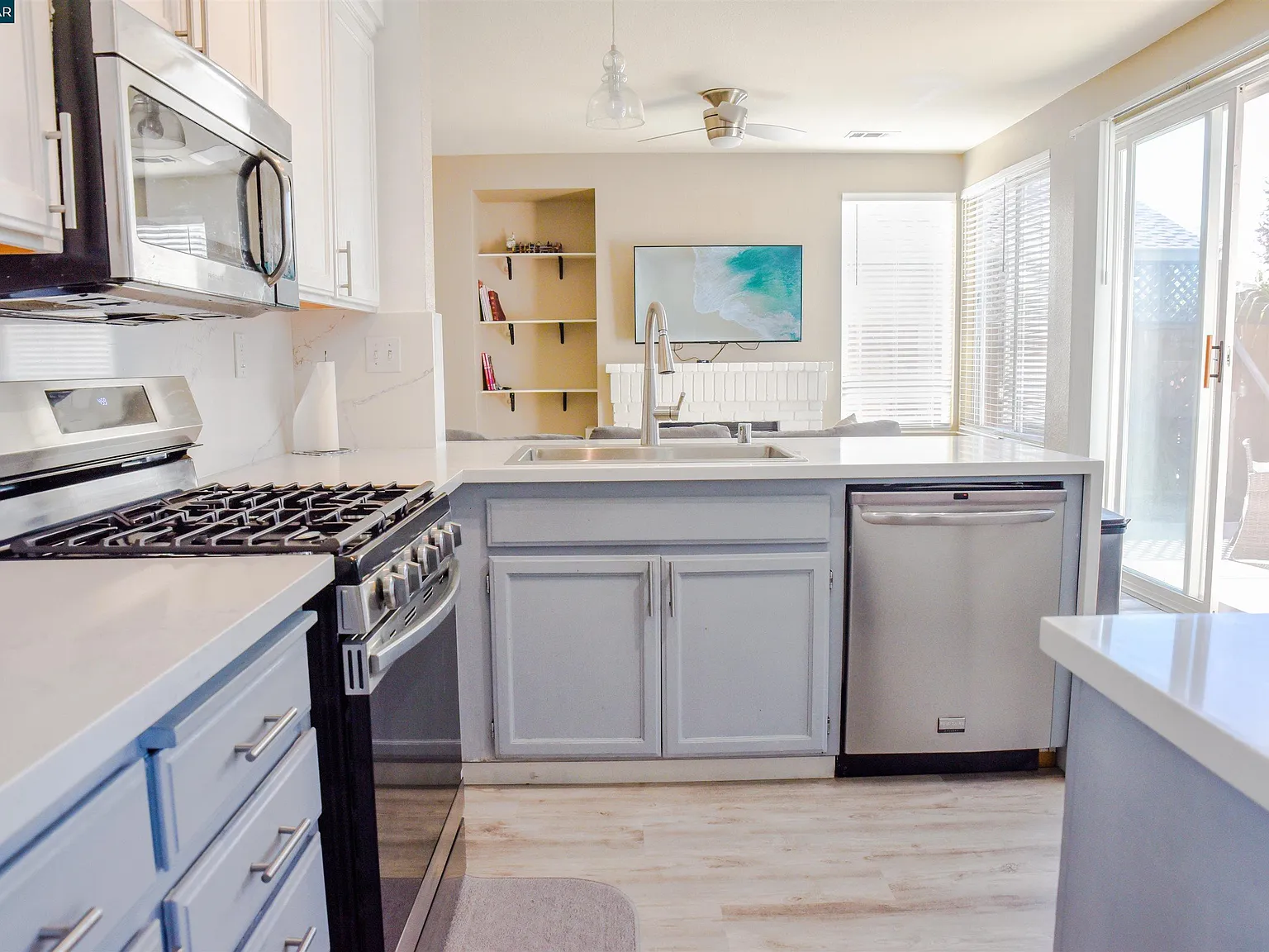 4 bed, 1960 sqft, $3,950 — Photo 3