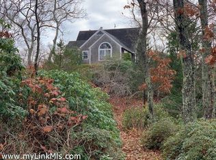 26 Cronig Ave, Tisbury, MA 02568