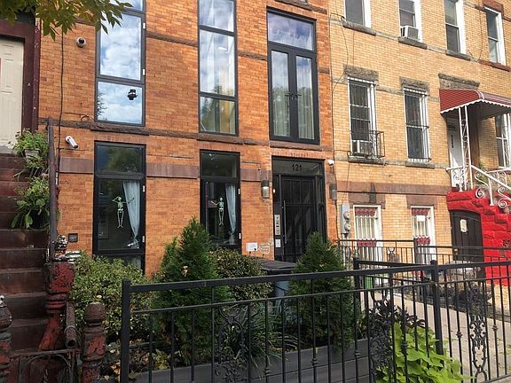2nd image of 121 Woodbine St #1R
