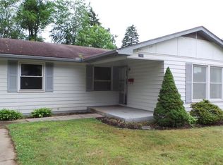 2202 Hoch Dr, Cuyahoga Falls, OH 44221