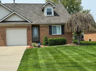 39013 Jefferson Ave, Harrison Township, MI 48045
