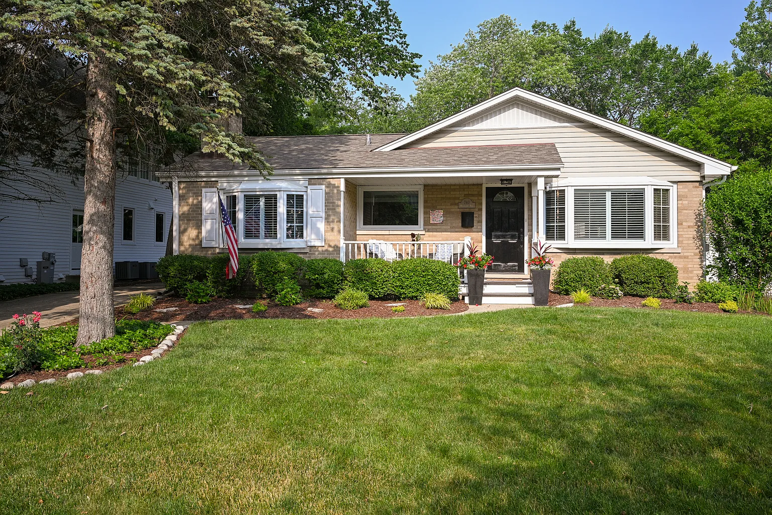760 Highland Ave photo 1