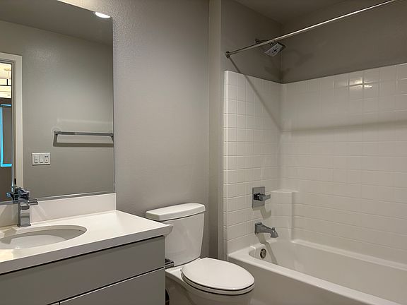 5th image of 719 W Duarte Rd #B