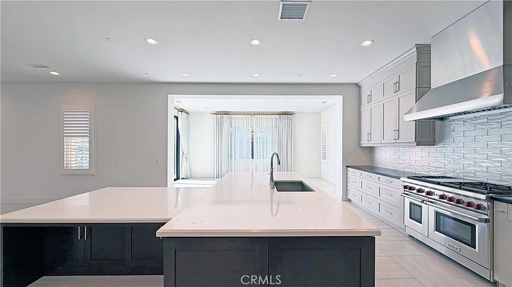 5 bed, 5.5 bath, 5660 sqft, $11,500 — Photo 3