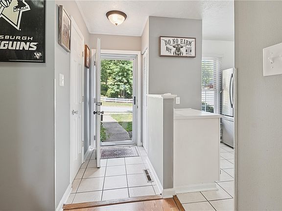 4th image of 1352 Meadowbrook Dr