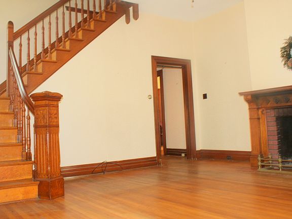 3rd image of 320 Greenwich St