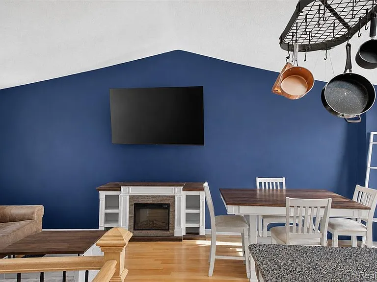 1930 W Williams Cir — Photo 2