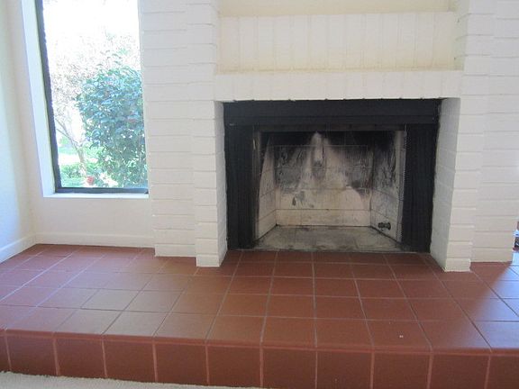 3rd image of 1209 Hearthstone Ln