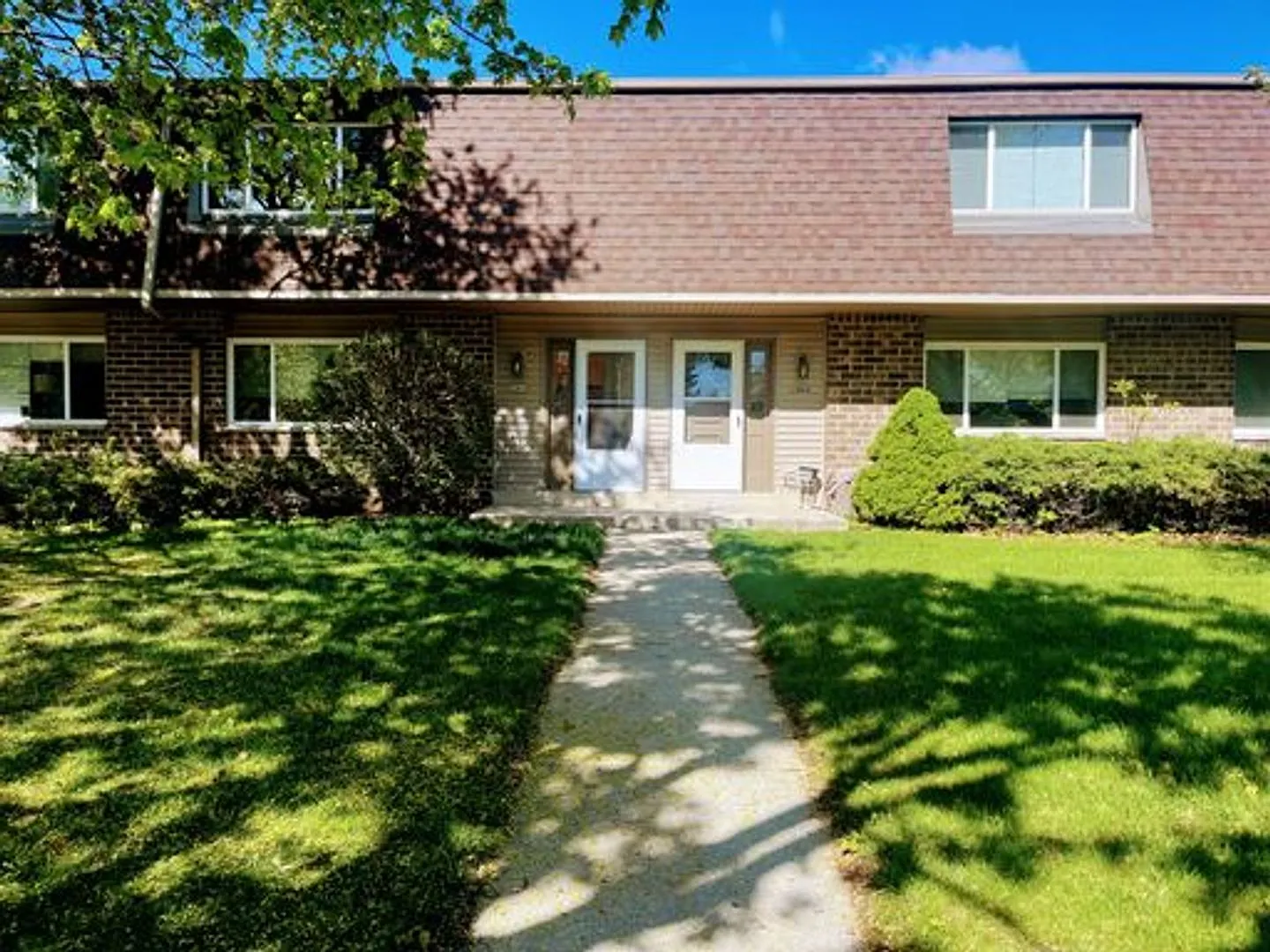 3 Bedroom 2 1/2 Bath Townhome — Photo 1